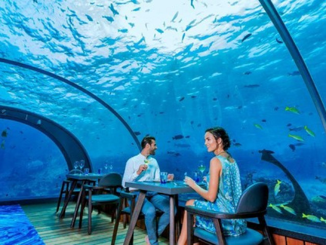 Thế giới - Dùng tàu lặn khám phá quốc gia 99% là biển, 1% là đất liền