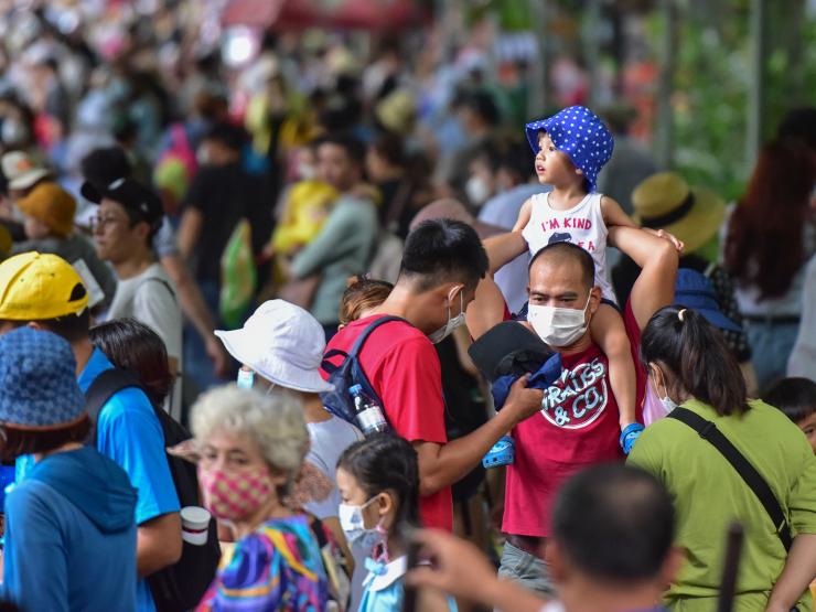 Tin tức trong ngày - Ảnh: Sở thú gần 160 tuổi ở TP.HCM chật cứng người dân đổ về chơi lễ