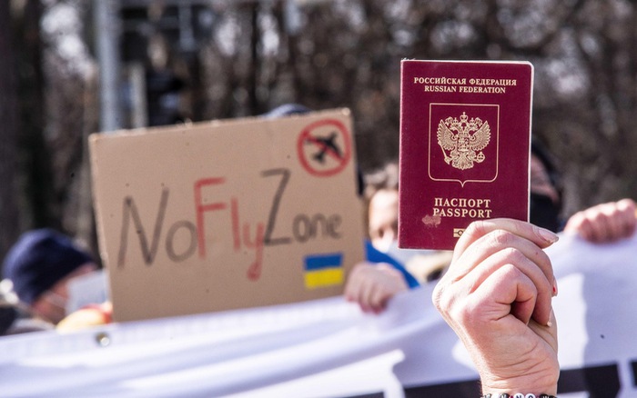Các nước thành viên EU được cho là đang chia rẽ về vấn đề cấp thị thực cho công dân Nga (ảnh: AP)