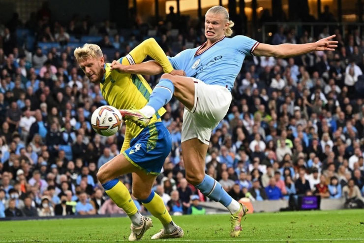 Tân binh Erling Haaland chỉ cần 38 phút trong hiệp 1 trận Man City - Nottingham Forest để có cú hat-trick trận thứ 2 liên tiếp ở Premier League&nbsp;