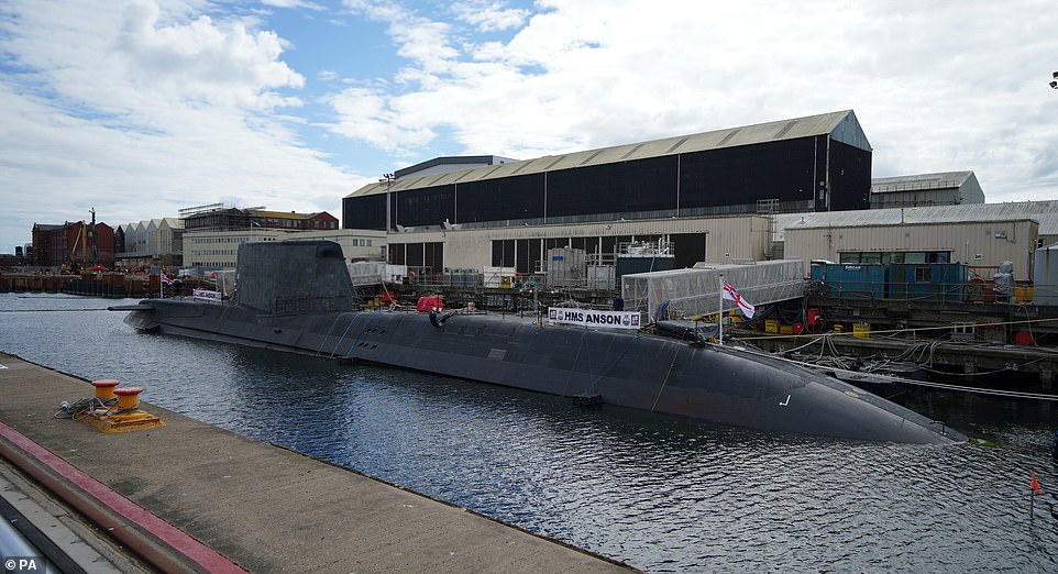 Hé lộ tàu ngầm tấn công hạt nhân hiện đại nhất của Anh trị giá 1,5 tỉ USD - 2