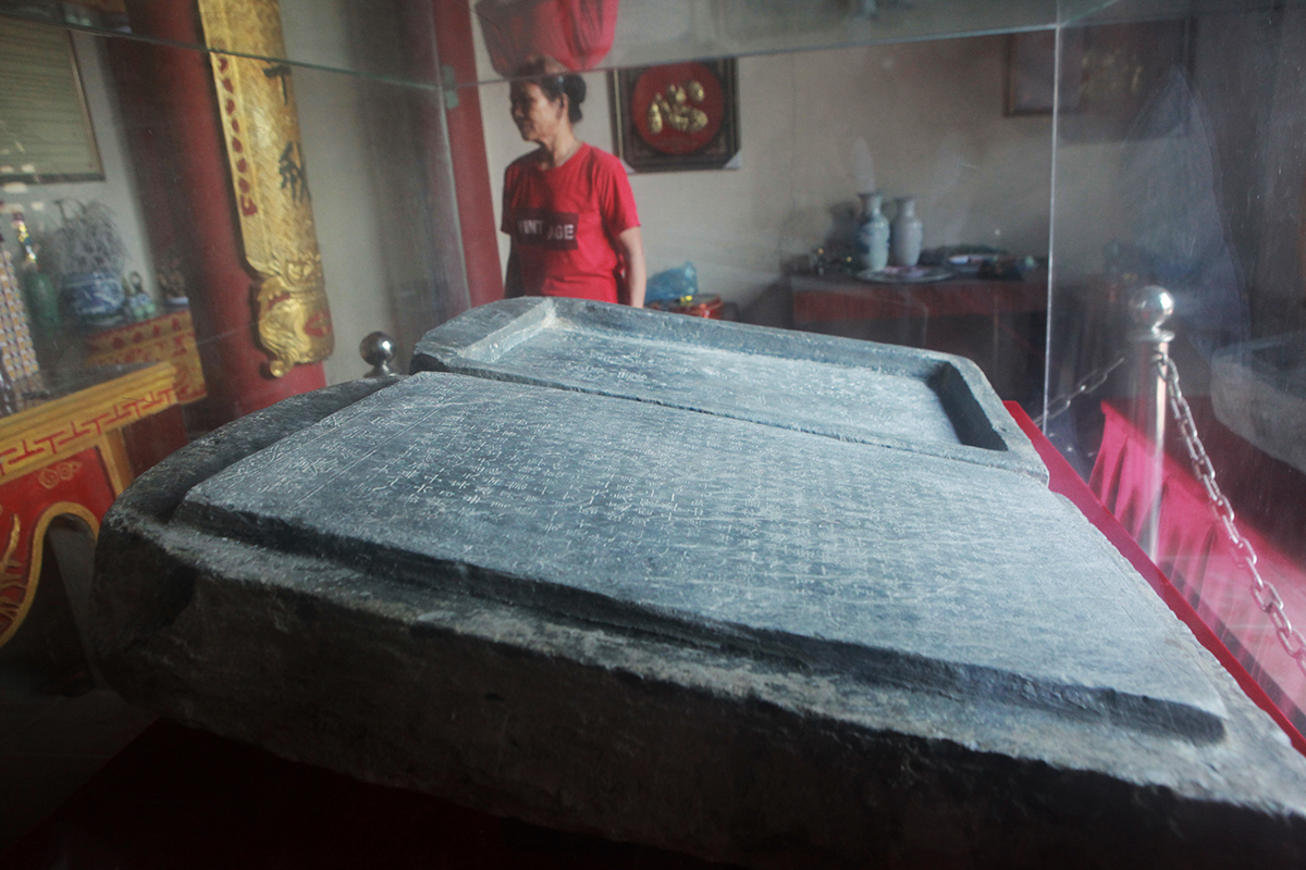 Là một cổ vật được tạo tác cách đây gần 500 năm, bia hộp đá thời Mạc mang nhiều thông tin có giá trị lịch sử, văn hóa, khoa học. Ngày 25/12/2017, bia đá hình hộp Đồi Cốc thời Mạc được công nhận là bảo vật quốc gia.