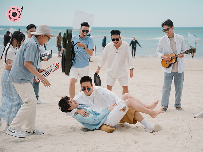 Trúc Nhân, Orange, Anh Tú và Hứa Kim Tuyền “quậy tưng bừng" giữa bãi biển - 3
