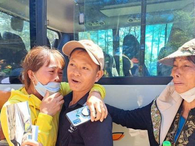 Tin tức trong ngày - Trút bỏ áo tù, hàng trăm phạm nhân được đặc xá về làm lại cuộc đời