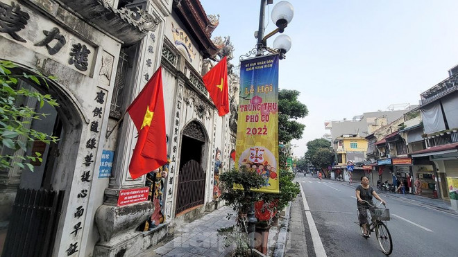 Một đoạn phố Hàng Đào yên bình trong buổi sáng 2/9.