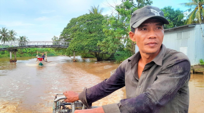 Câu mực mé là nghề khá hiệu quả trong các nghề khai thác thủy sản bởi chi phí đầu tư ít, mỗi đêm người câu mực có thể có thu nhập từ 400.000 đồng đến 2.000.000 đồng.