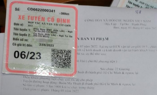 Một phù hiệu bị lập biên bản, thu hồi. Ảnh: N.H