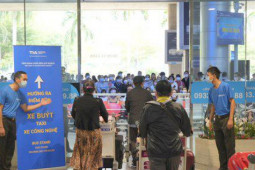 Tin tức trong ngày - Bất ngờ với lượng hành khách ở sân bay Tân Sơn Nhất