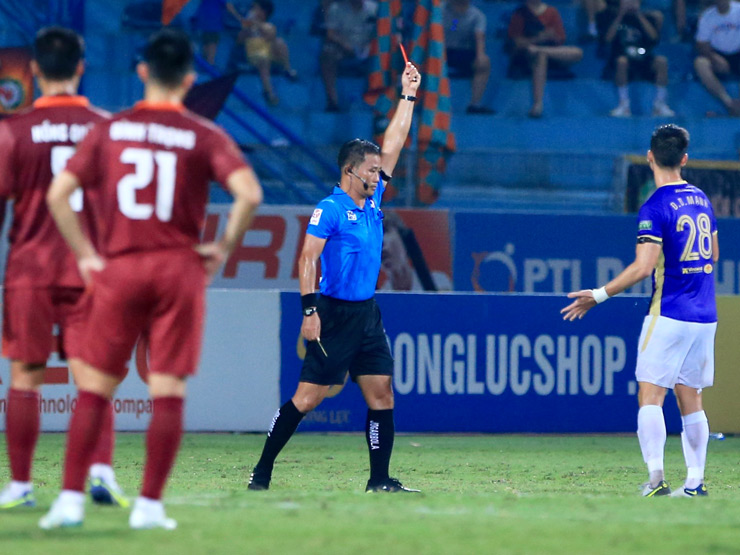 Bóng đá - V-League hóa "võ đài": Sao ngoại khiêu khích, Duy Mạnh trả đũa ăn thẻ đỏ