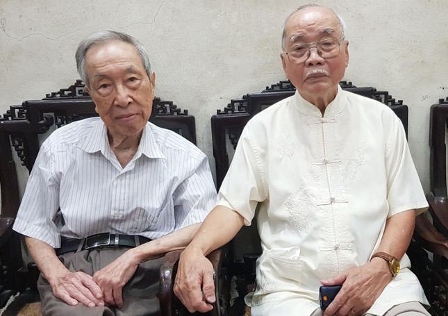 Lão thành Cách mạng Lê Đức Vân (trái) và Nguyễn Tiến Hà. Ảnh: Kiến Nghĩa