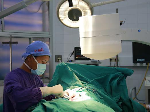 Một ca phẫu thuật cắt bao quy đầu tại Bệnh viện Việt Đức