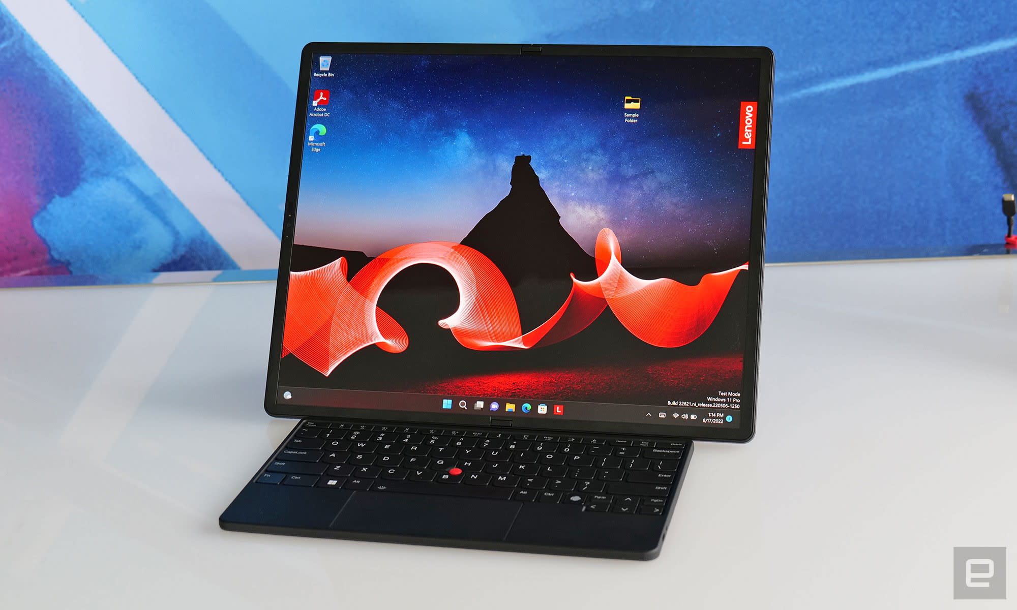 Tablet with folding screen ThinkPad X1 Fold (2022) launched, priced at nearly 60 million - 1