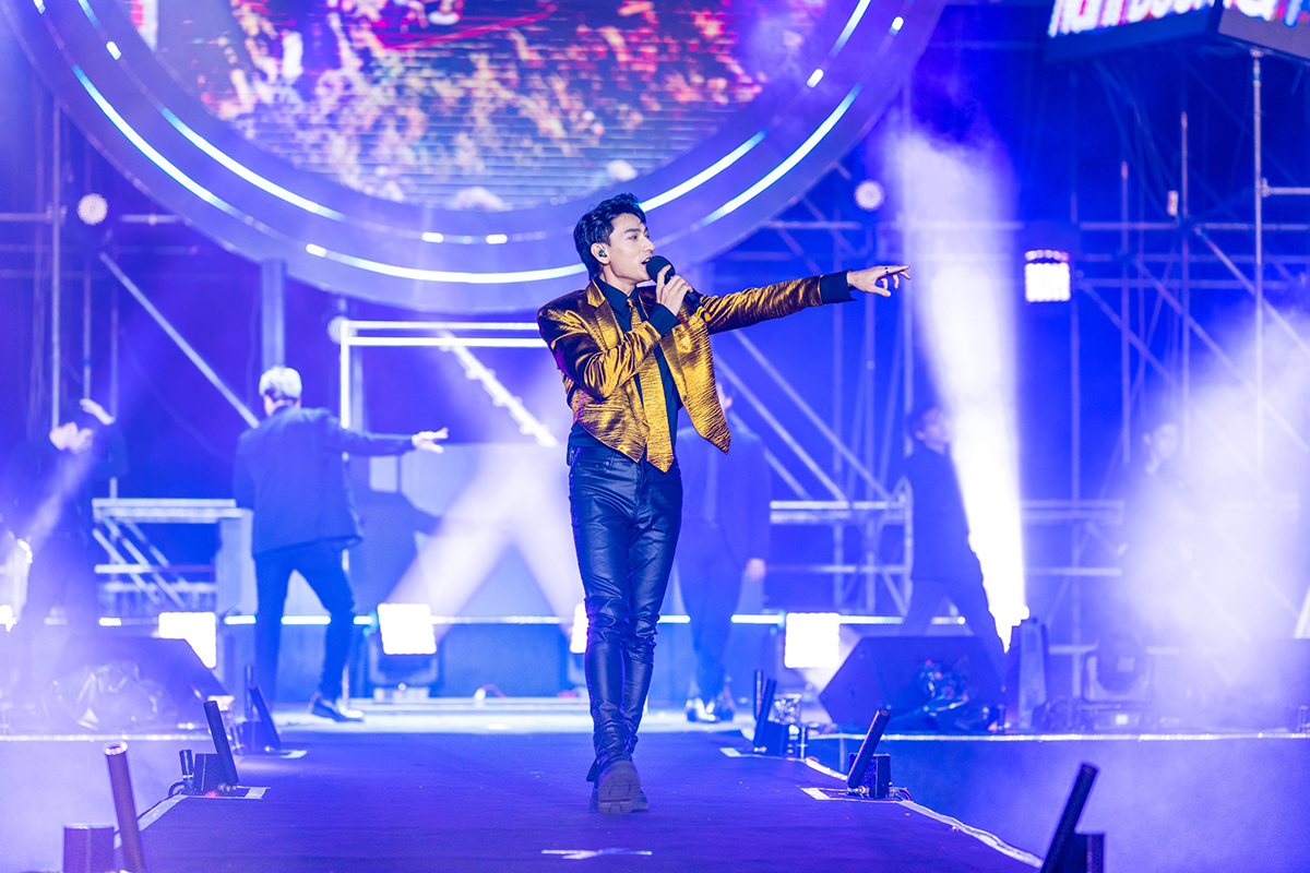 15.000 khán giả “quẩy" cực sung cùng Tóc Tiên, Isaac tại Let's Charm Fest 2022 - 4