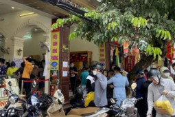 Hải Phòng: Mua bánh trung thu, hết dậy sớm xếp 'lốt' lại tới ẩu đả