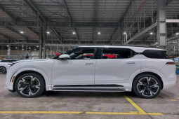 Tin tức ô tô - Xe điện VinFast VF 9 lộ diện nguyên dàn tại nhà máy ở Hải Phòng