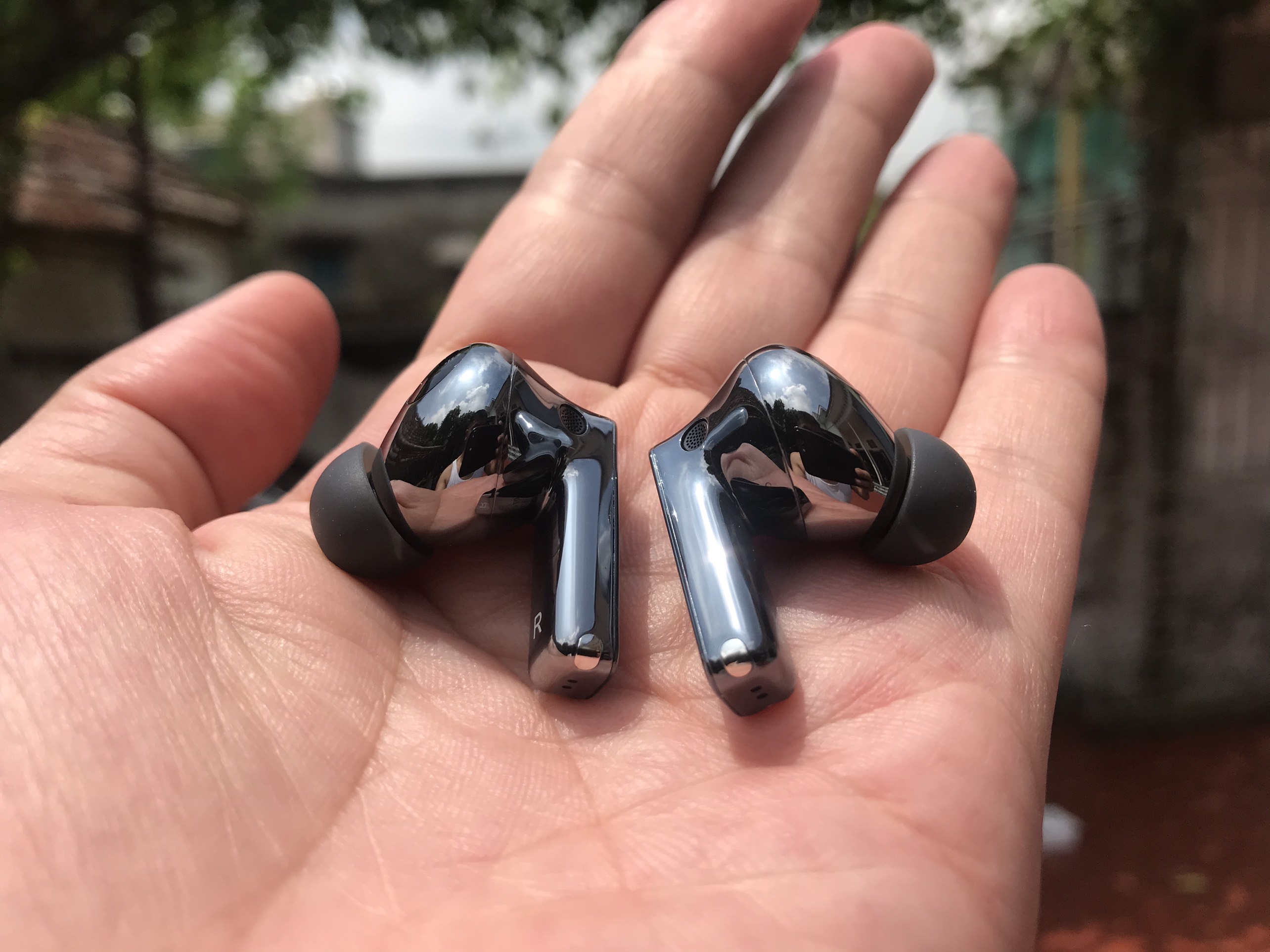 Đánh giá nhanh tai nghe FreeBuds Pro 2: Thiết kế gọn gàng - 7