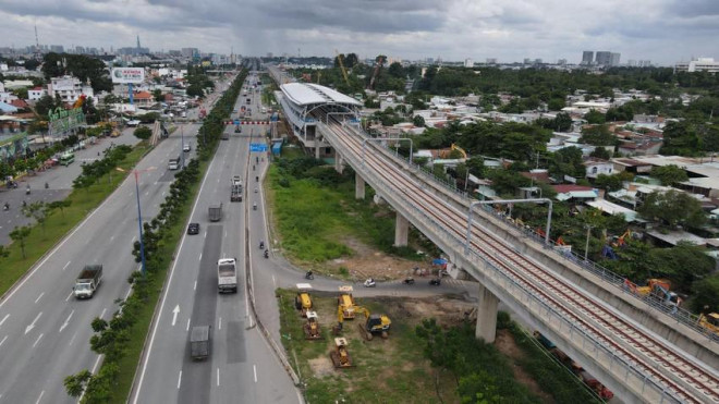 Cận cảnh 11 nhà ga trên cao của tuyến metro số 1 - 4