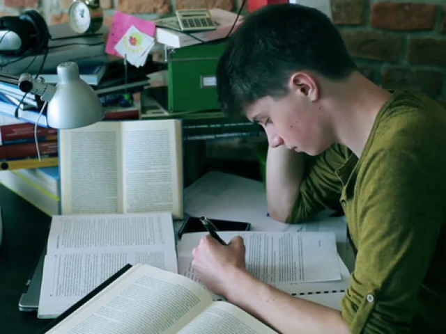 Giáo dục - du học - Đố: "Đặt một câu chỉ dùng toàn dấu huyền", dân mạng viết hẳn 2 bài văn: Đọc lên MÉO XỆCH mồm nhưng lại CÓ LÝ cực kỳ!