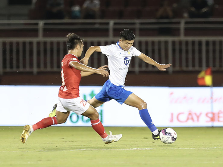 Video bóng đá TP. HCM - Nam Định: Bàn thắng ”vàng” phút 40 (Vòng 15 V-League)