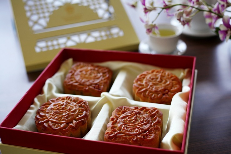 Nhiều hộp bánh trung thu hương vị truyền thống có giá từ vài chục nghìn một chiếc&nbsp;
