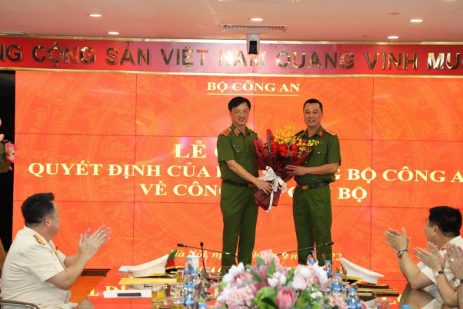 Đại tá Nguyễn Quốc Hùng giữ chức vụ Cục trưởng Cục Cảnh sát Quản lý hành chính về trật tự xã hội - 4