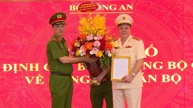 Đại tá Nguyễn Quốc Hùng giữ chức vụ Cục trưởng Cục Cảnh sát Quản lý hành chính về trật tự xã hội - 3