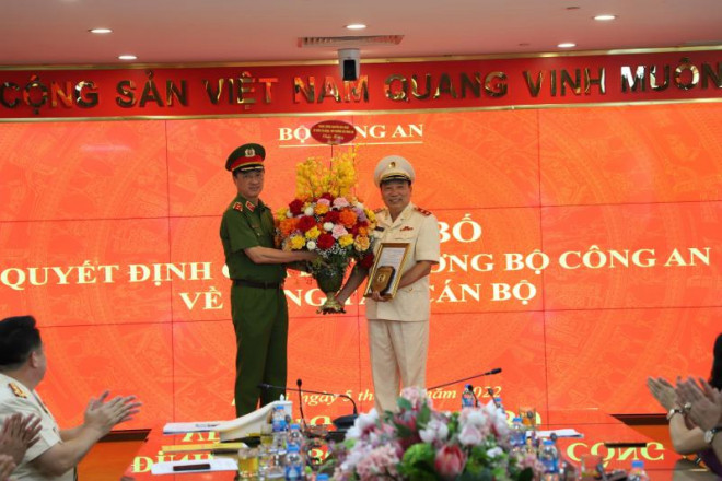 Đại tá Nguyễn Quốc Hùng giữ chức vụ Cục trưởng Cục Cảnh sát Quản lý hành chính về trật tự xã hội - 2