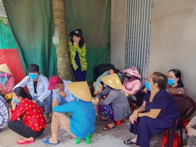 Pháp luật - Bắt quả tang hơn chục phụ nữ tụ tập đánh bài lúc giữa trưa