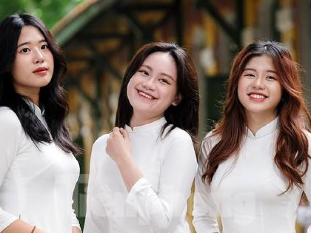 Bạn trẻ - Cuộc sống - Nữ sinh Hà Nội rạng rỡ trong ngày khai trường
