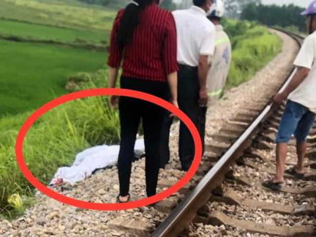 3 nữ sinh lên đường sắt chụp ảnh, 1 em bị tàu tông tử vong