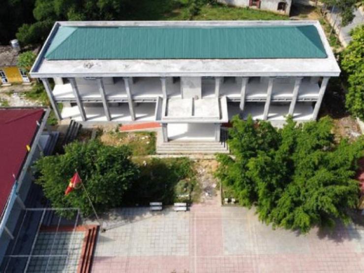 Pháp luật - Nữ kế toán bị chồng cũ vác dao "truy sát" ngay cổng trường