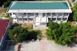 Nữ kế toán bị chồng cũ vác dao "truy sát" ngay cổng trường