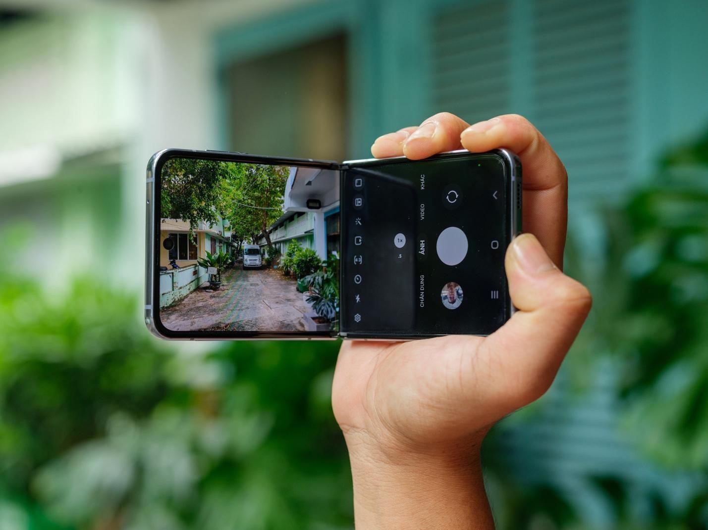 Giới công nghệ nhận định Galaxy Z chắc chắn thay đổi bộ mặt ngành di động với Flex Mode - 6