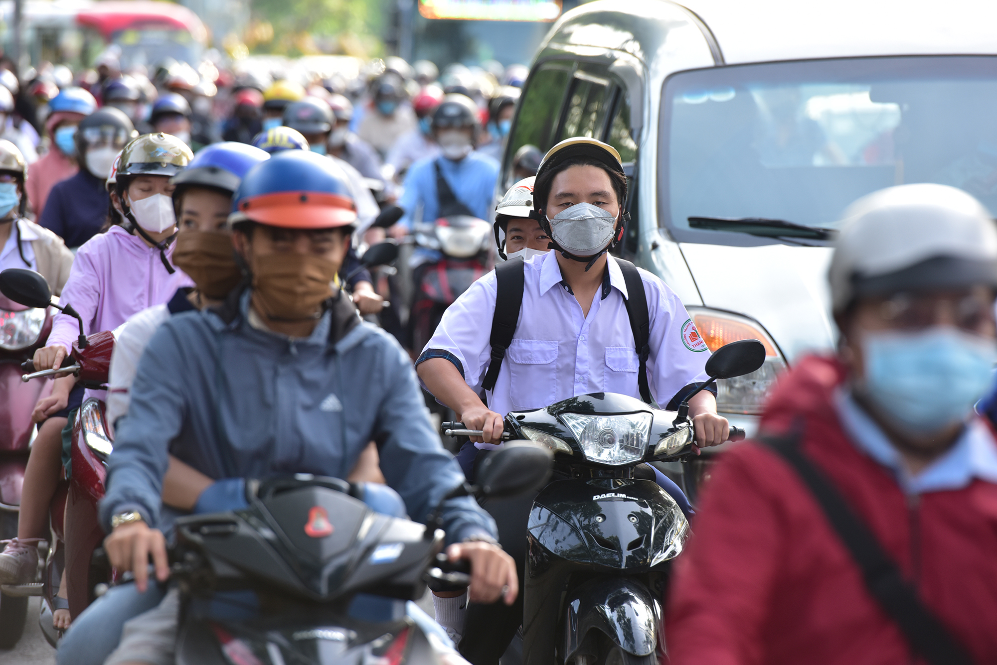 Hàng ngàn người &#34;chôn chân&#34; ở cửa ngõ TP.HCM ngày đầu đi làm sau kỳ nghỉ lễ - 6