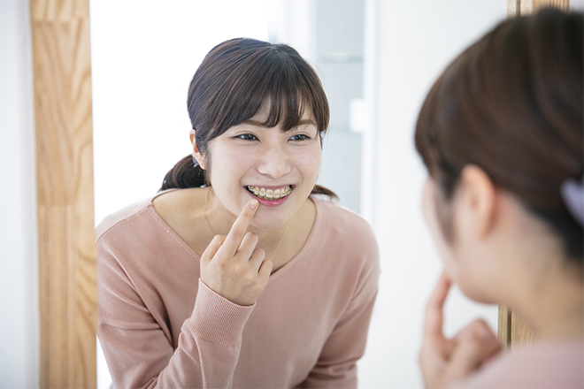 Đối mặt với yêu cầu làm sạch khắt khe, kiên trì trong quá trình niềng răng, nhiều người đã chọn máy tăm nước như một giải pháp giải quyết triệt để các vấn đề của răng niềng.