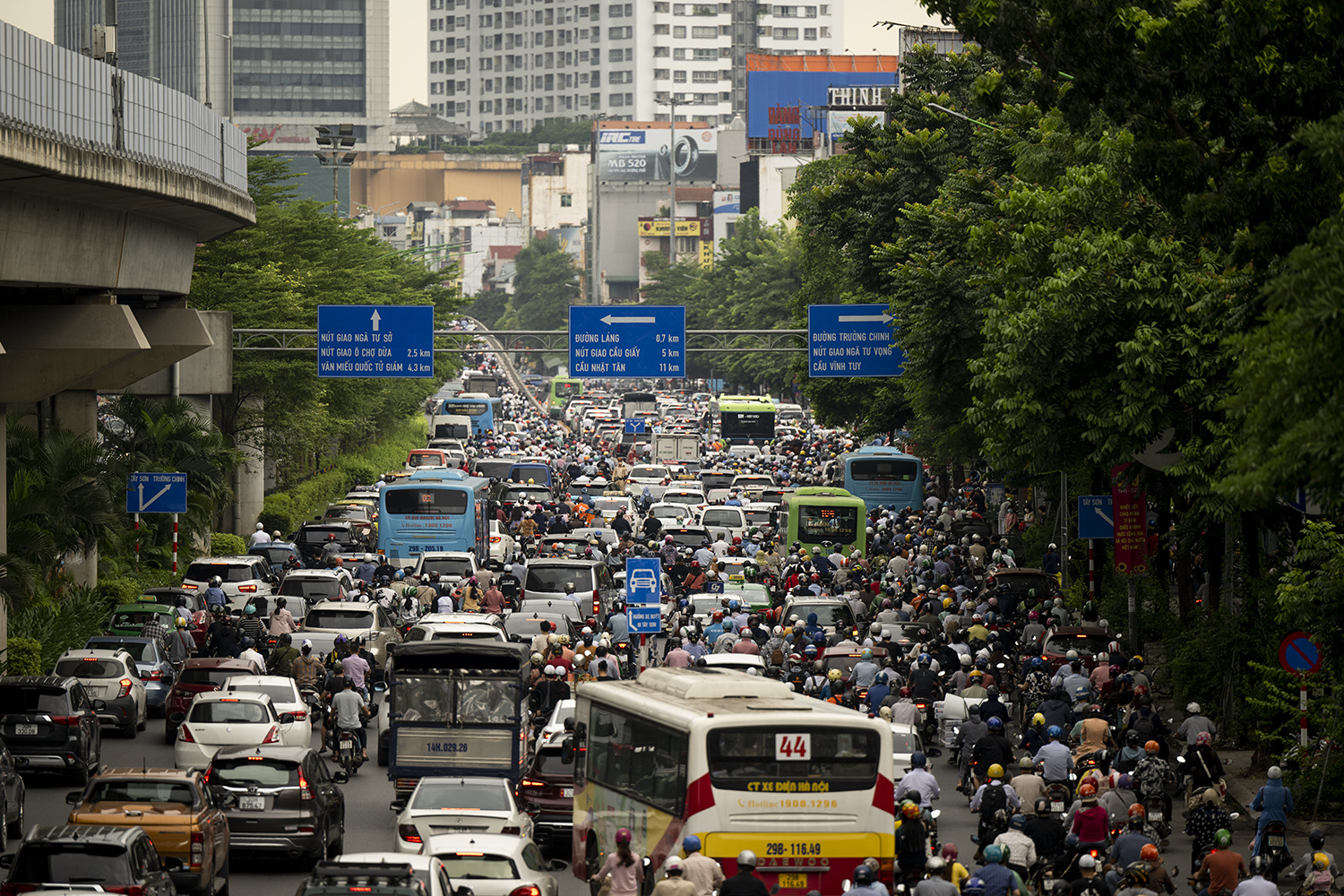 Ngày đầu đi làm sau kỳ nghỉ lễ, đường phố Hà Nội tắc &#39;không lối thoát&#39; - 8