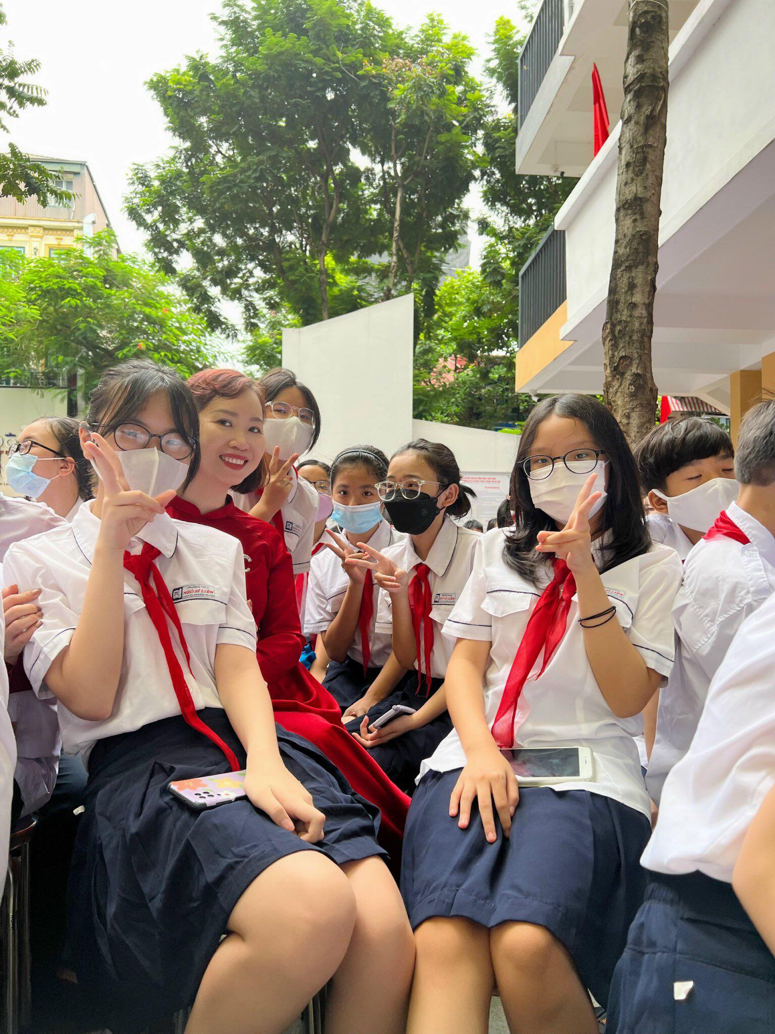 Học sinh vui mừng được khai giảng trực tiếp.