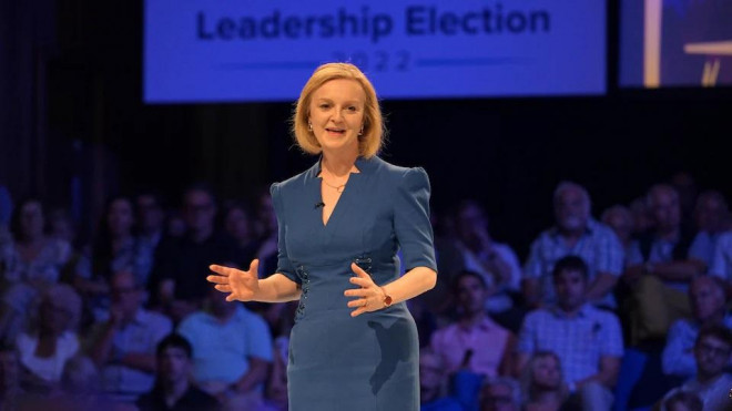 Trong một bài phát biểu về chính sách
đối ngoại hồi năm 2021 tại viện chính sách Chatham House, bà đã nêu
lên quan điểm đối trọng gay gắt với Trung Quốc và Nga.