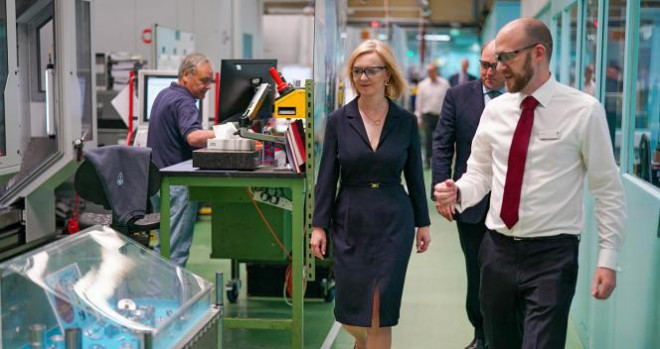 Bà Truss cho rằng, Anh nên tham gia
Hiệp định Đối tác Toàn diện và Tiến bộ xuyên Thái Bình Dương
(CPTPP), thỏa thuận được bà coi như bức tường thành chống lại ảnh
hưởng từ Trung Quốc.