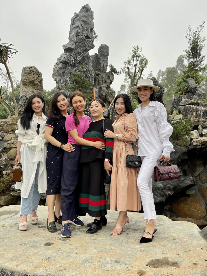 Những người bạn thích thú được "check in"
không gian tuyệt đẹp.