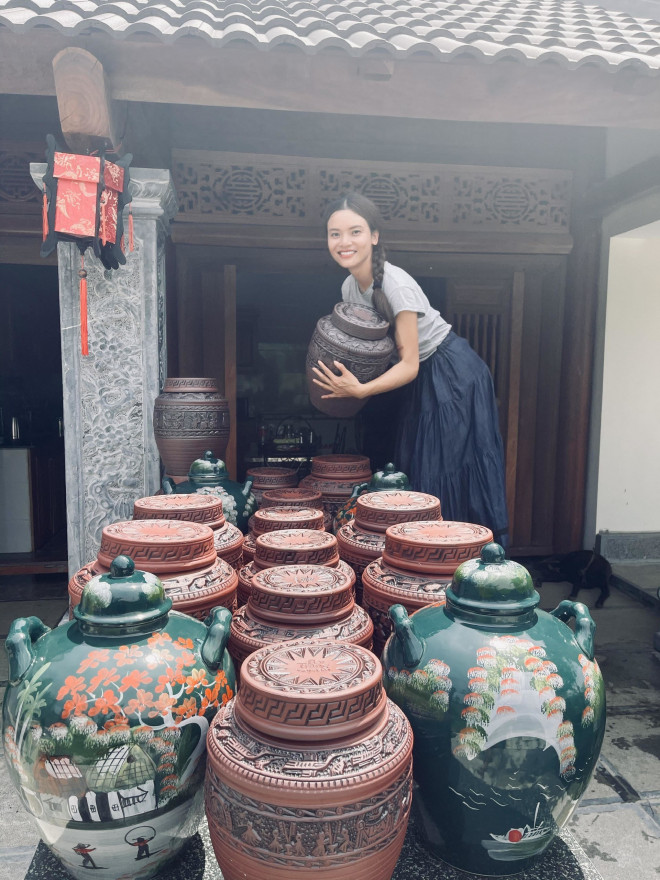 Góc nào cũng rất đẹp và được đầu tư.
"Bao giờ có tiền tôi sẽ xây nhà ở. Tôi dự tính trước 50 tuổi sẽ
nghỉ hát để chăm sóc cha mẹ, vui vẻ với bạn bè, người thân", nữ ca
sĩ tiết lộ.