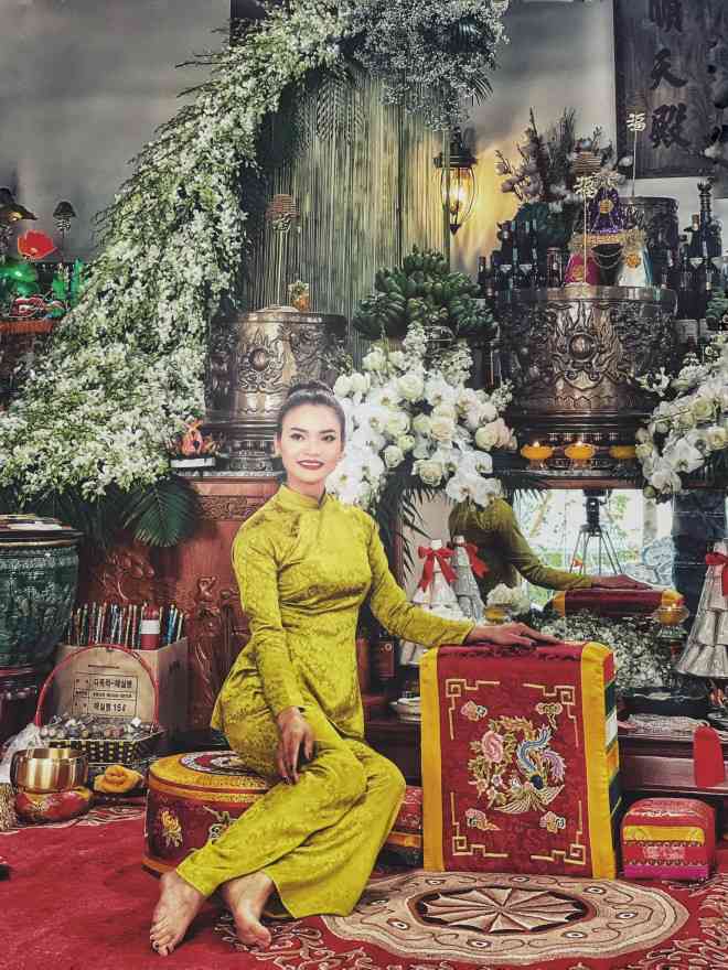 Cô chia sẻ thêm, bản thân không hợp
chốn phồn hoa nên khi sống ở khu vườn nhà ngoại ô, cô thu nhận được
rất nhiều năng lượng tích cực. Bằng chứng là hơn 1 năm sống ở ngoại
ô, Phạm Phương Thảo khỏi hẳn bệnh xoang mãn tính, bệnh loạn và cận
thị. Cô cảm thấy yêu đời, vui vẻ và đỡ hẳn bệnh "xấu tính", hay cáu
kỉnh vô cớ.