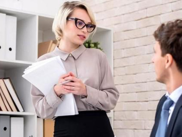 Bạn trẻ - Cuộc sống - Thư ký trẻ "buông câu", giám đốc già "say mồi" rồi muối mặt ngậm đắng nuốt cay