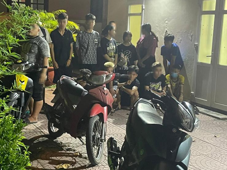 Pháp luật - 3 cô gái theo chân nhóm bạn trai hẹn nhau "hỗn chiến"