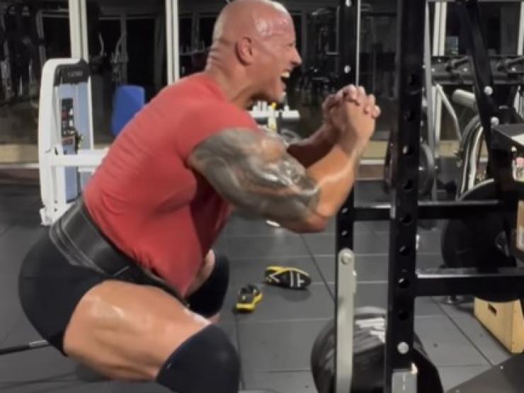 Làm đẹp - The Rock có vòng đùi gần 80 cm nhờ luyện ngày luyện đêm "bài tập của người khổng lồ"