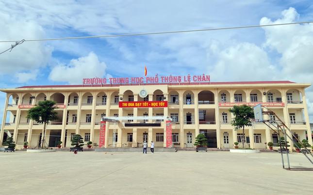 Trường THPT Lê Chân, TP Hải Phòng.