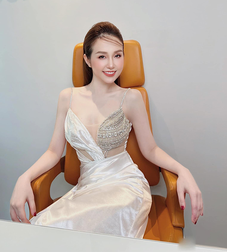 Nếu trong gia đình, Hương Baby là một người vợ đảm đang, hiểu biết và khéo léo, người mẹ yêu chiều các con thì trên thương trường, cô lại là một phụ nữ bản lĩnh.
