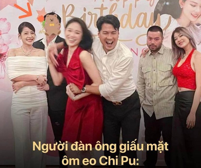 Đầu tháng 9, Chi Pu gây chú ý khi để lộ diện mạo 'bạn trai tin đồn' trong tiệc sinh nhật của hot girl Linh Rin. Cử chỉ ôm eo thân mật của thiếu gia bên cạnh Chi Pu khiến cặp đôi được dân tình đồn thổi đang hẹn hò.
