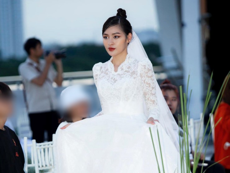 Đời sống Showbiz - Hot girl "trứng rán cần mỡ" bất ngờ mặc áo cưới, sự thật ra sao?