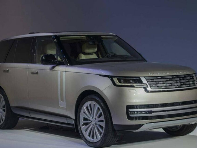 Nhiều mẫu SUV hạng sang tiền tỷ ra mắt tại Việt Nam